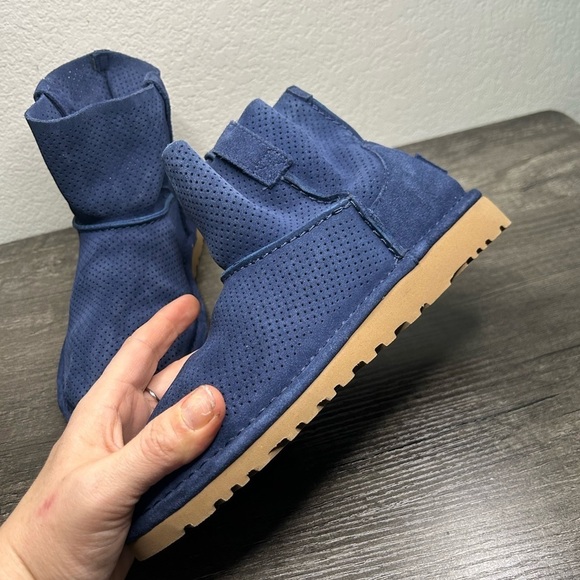 UGG Women's Classic Unlined
Mini Perf Boot size 6 navy blue - Picture 1 of 12